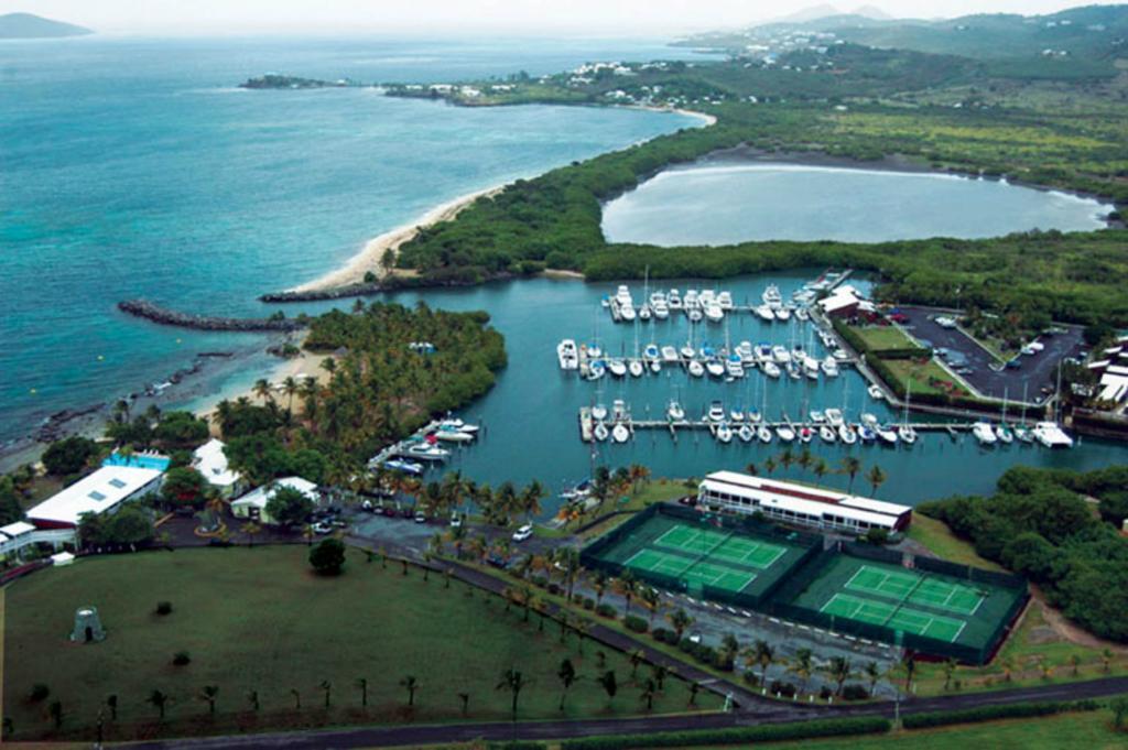 Tamarind Reef Resort Spa & Marina Кристианстед Экстерьер фото