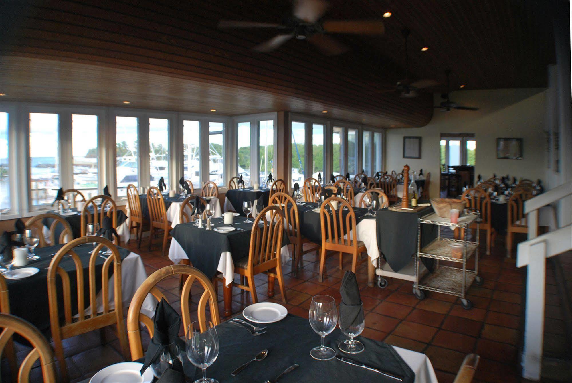 Tamarind Reef Resort Spa & Marina Кристианстед Экстерьер фото