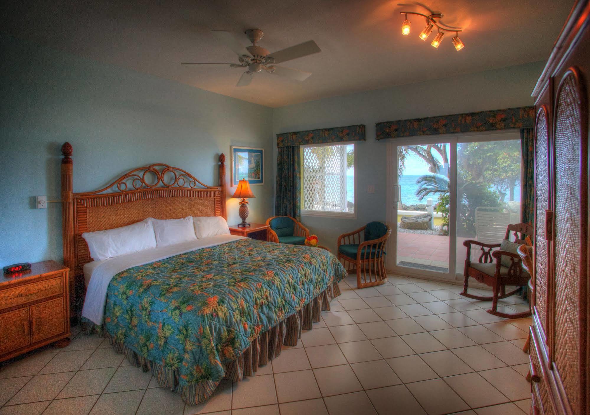 Tamarind Reef Resort Spa & Marina Кристианстед Экстерьер фото